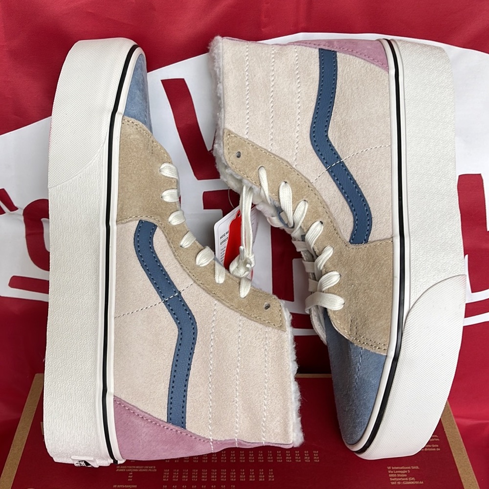 Vans Sk8-Hi Tapered
Pig Suede/Sherpa Multi Co
VN0A7Q5PMUL
WMNS Platforms - Picture 12 of 16